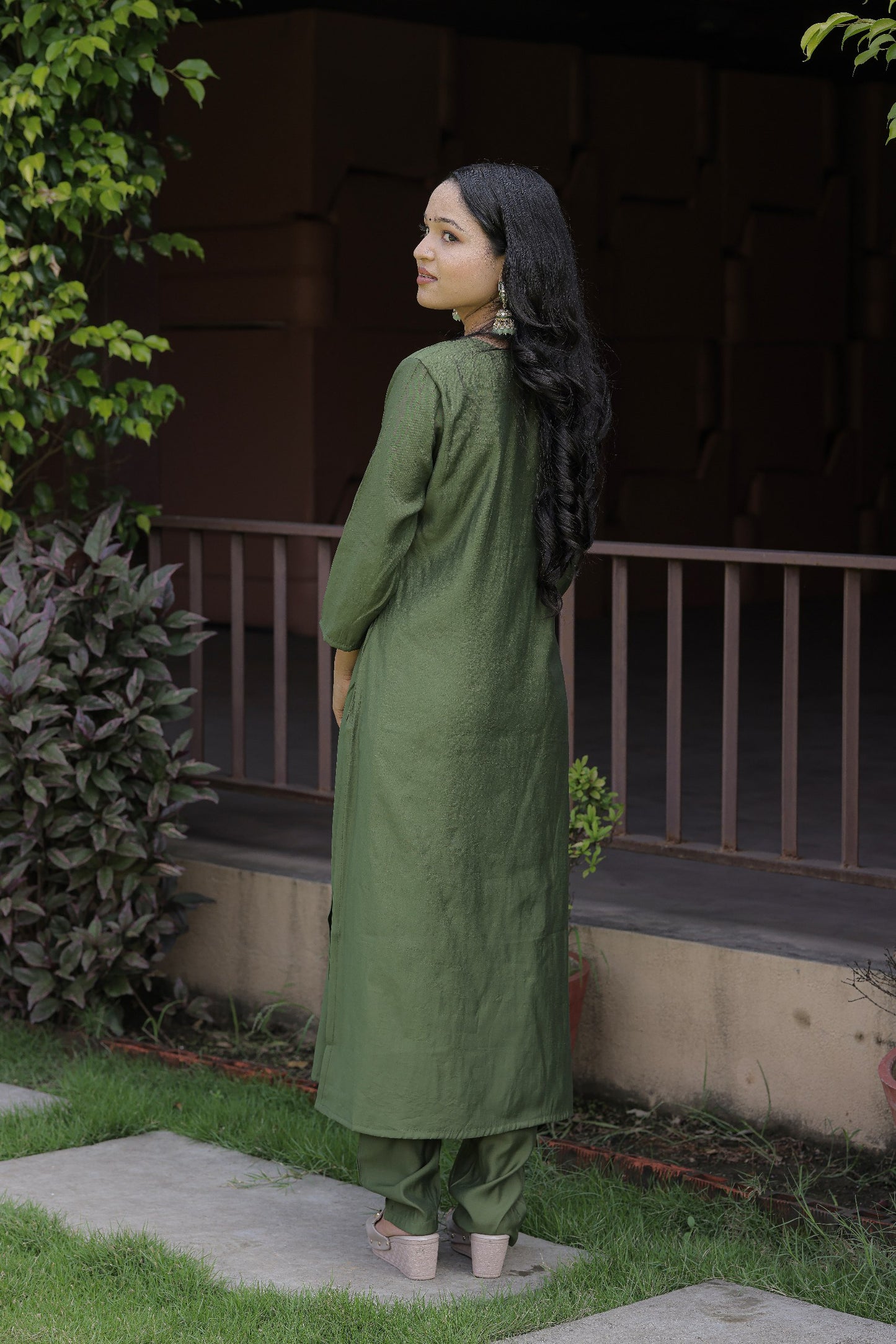 Mehendi Viscose Chanderi Embroidered Kurti Pant Set with French Crepe Dupatta