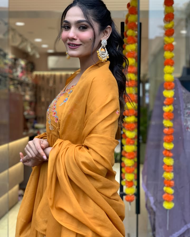 Graceful Embroidered Viscose Chanderi Suit Set with Matching Chanderi Dupatta – 3-Piece Ensemble