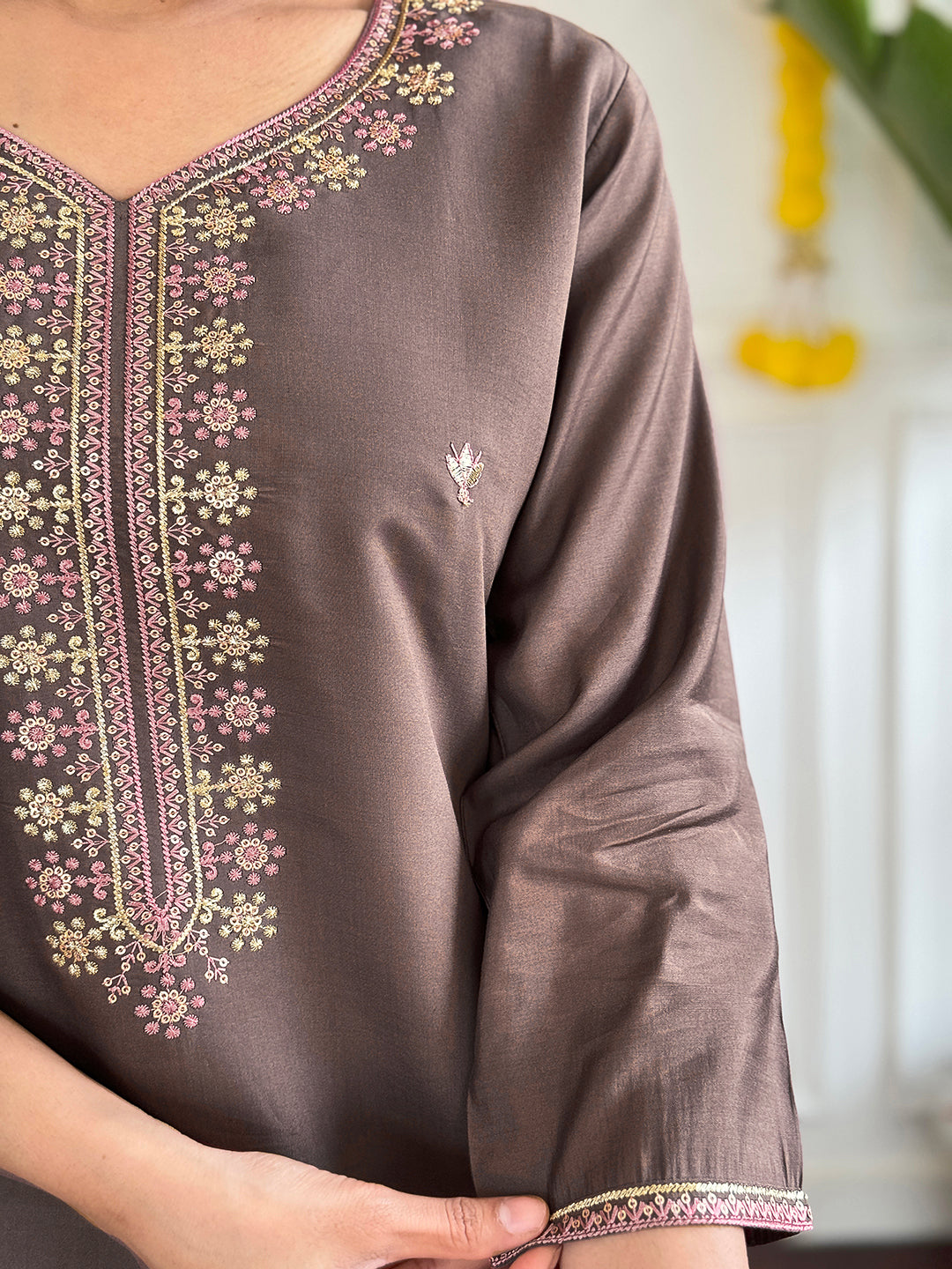 New Ethnic Wear Embroidered Viscose Chanderi Suit Set with Pure Linen Dupatta – 3-Piece Elegant