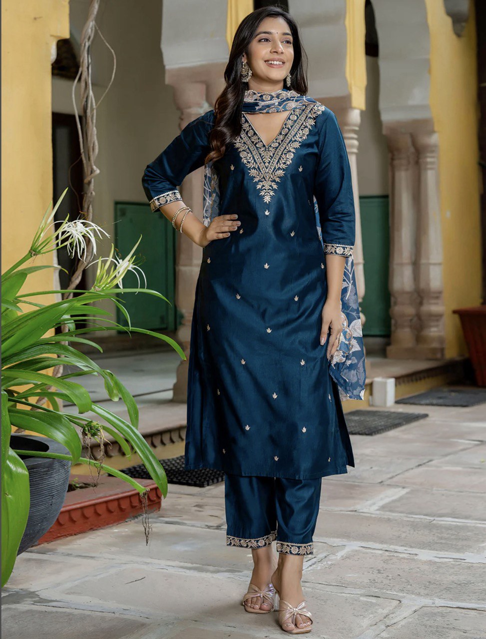 Graceful Heavy Rayon Suit Set with Embroidery & Organza Dupatta – Ready to Wear