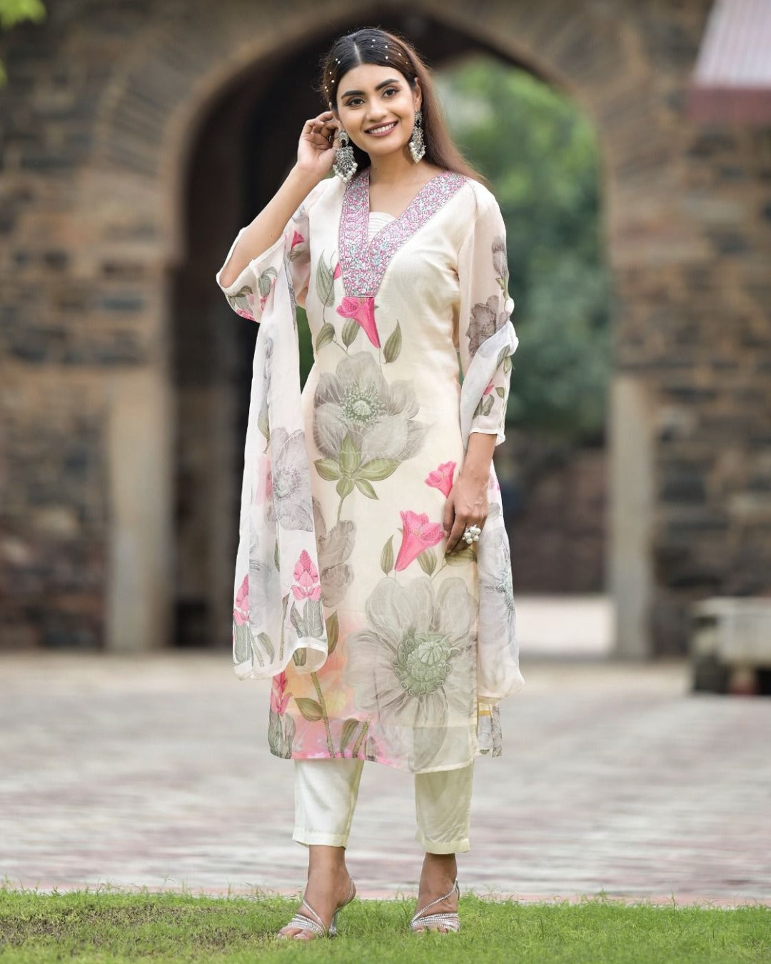 Stylish Georgette Embroidered Kurti Set with Viscose Chanderi Dupatta – 3-Piece Ethnic Wear for Women