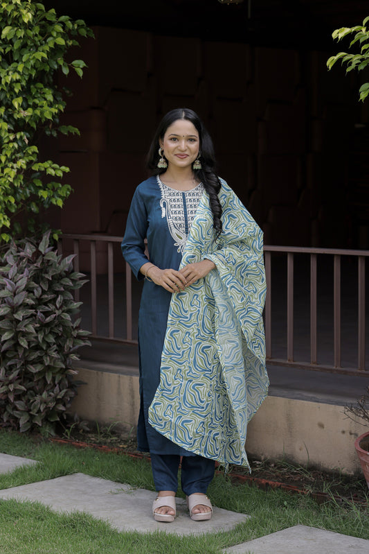 Stylish Slub Cotton Kurti Set with Embroidered Poly Chanderi Dupatta & Pant – 3/4 Sleeve, Designer Round Neck