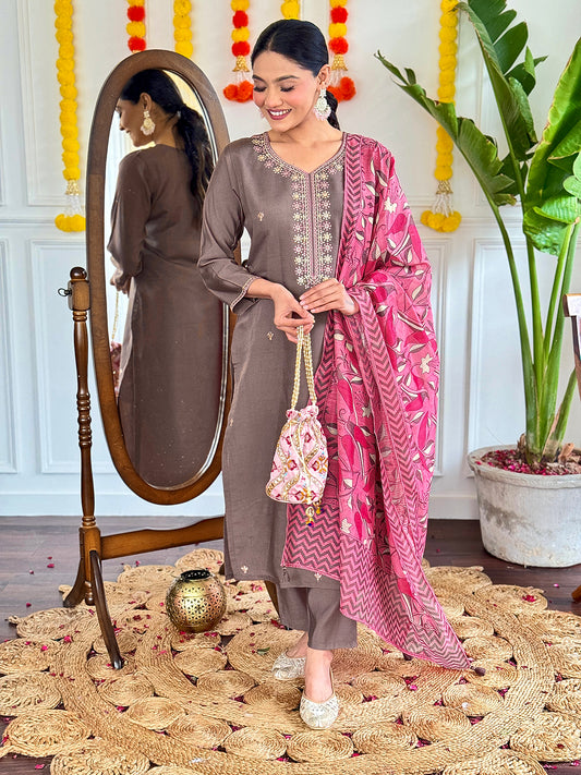New Ethnic Wear Embroidered Viscose Chanderi Suit Set with Pure Linen Dupatta – 3-Piece Elegant