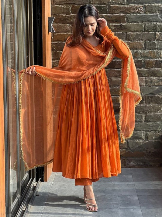 Comfort Wear Muslin Suit with Flowy Dupatta – Perfect for Day Outfits