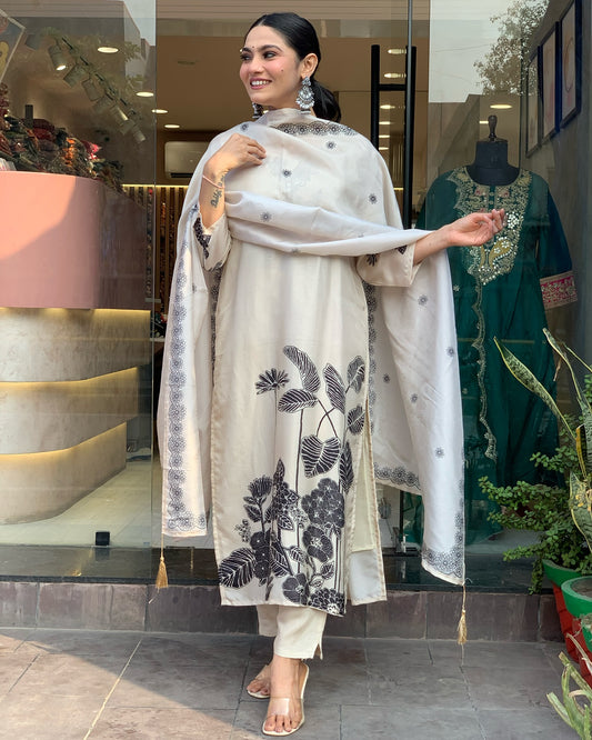 New Style Chinnon Silk Kurti Set with Gadhwal Bottom & Elegant Dupatta