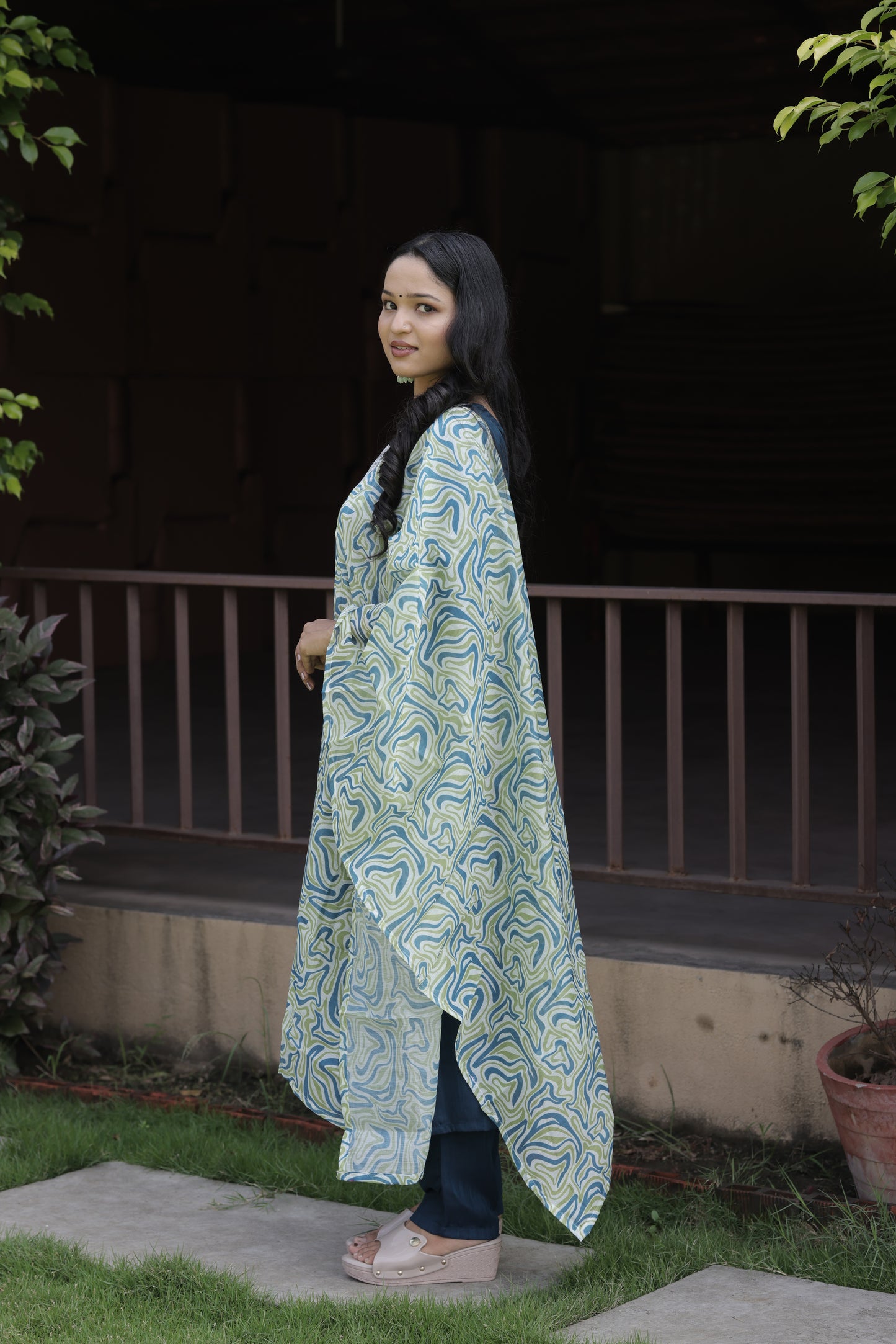 Stylish Slub Cotton Kurti Set with Embroidered Poly Chanderi Dupatta & Pant – 3/4 Sleeve, Designer Round Neck