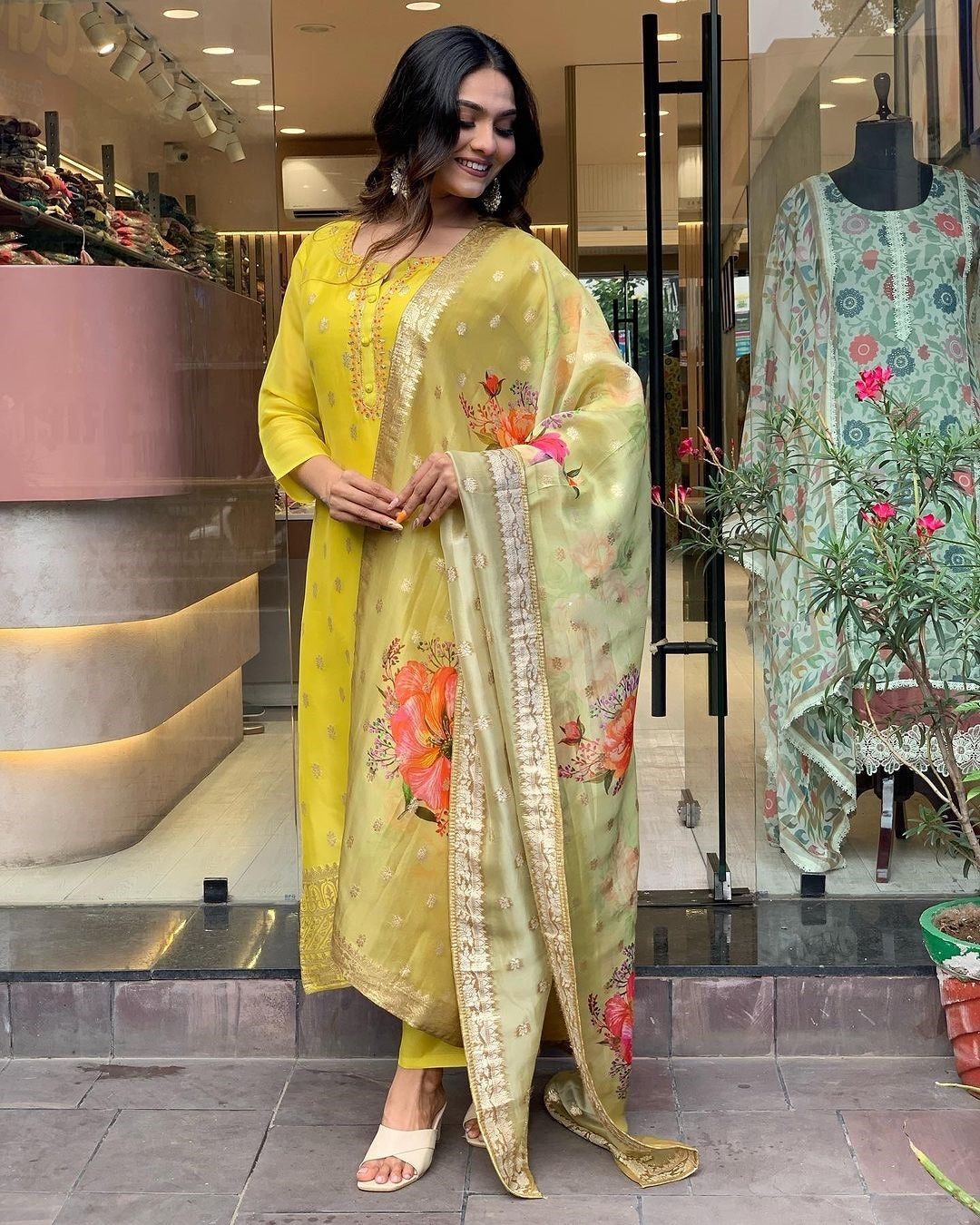 Women’s Viscose Organza Jacquard Kurti Set with Embroidered Dupatta & Pant