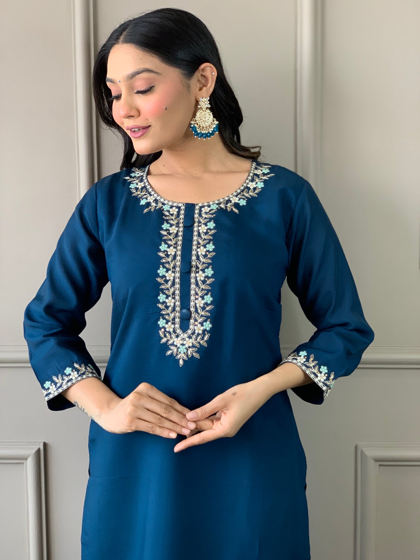 Stylish Viscose Chanderi Kurti Set for Women with Jacquard Dupatta | Traditional 3-Piece Set with Designer Neck & Knee-Length Fit for Women's