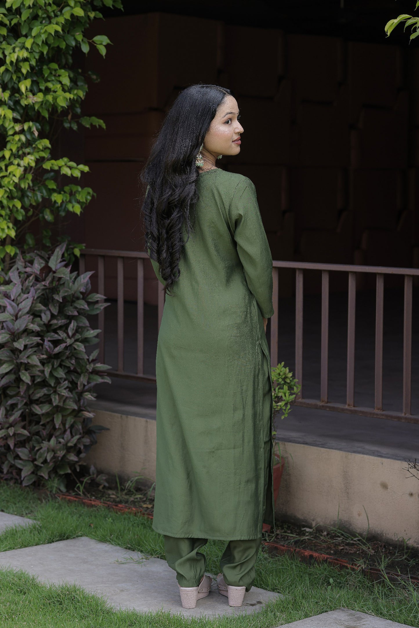 Mehendi Viscose Chanderi Embroidered Kurti Pant Set with French Crepe Dupatta
