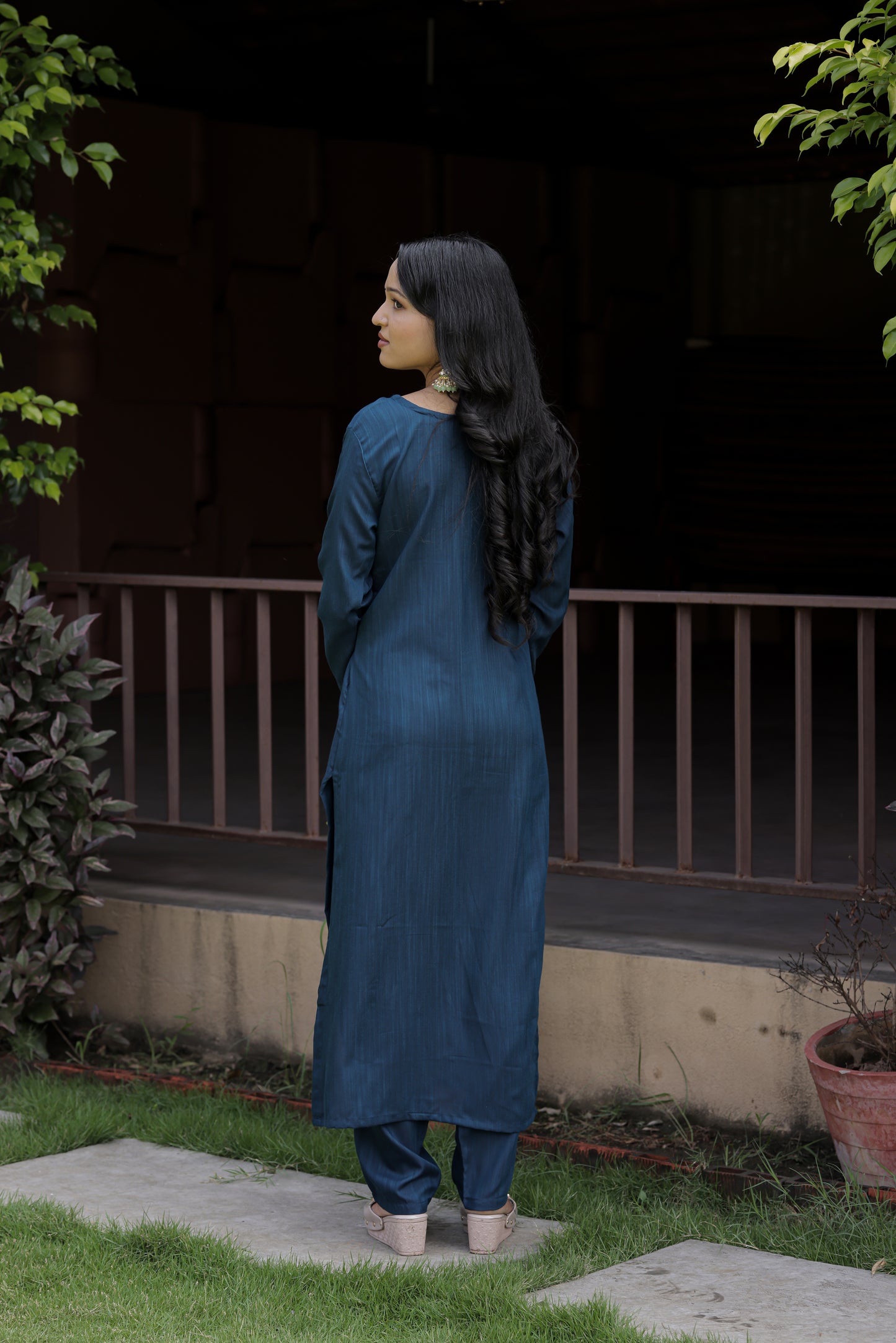 Stylish Slub Cotton Kurti Set with Embroidered Poly Chanderi Dupatta & Pant – 3/4 Sleeve, Designer Round Neck