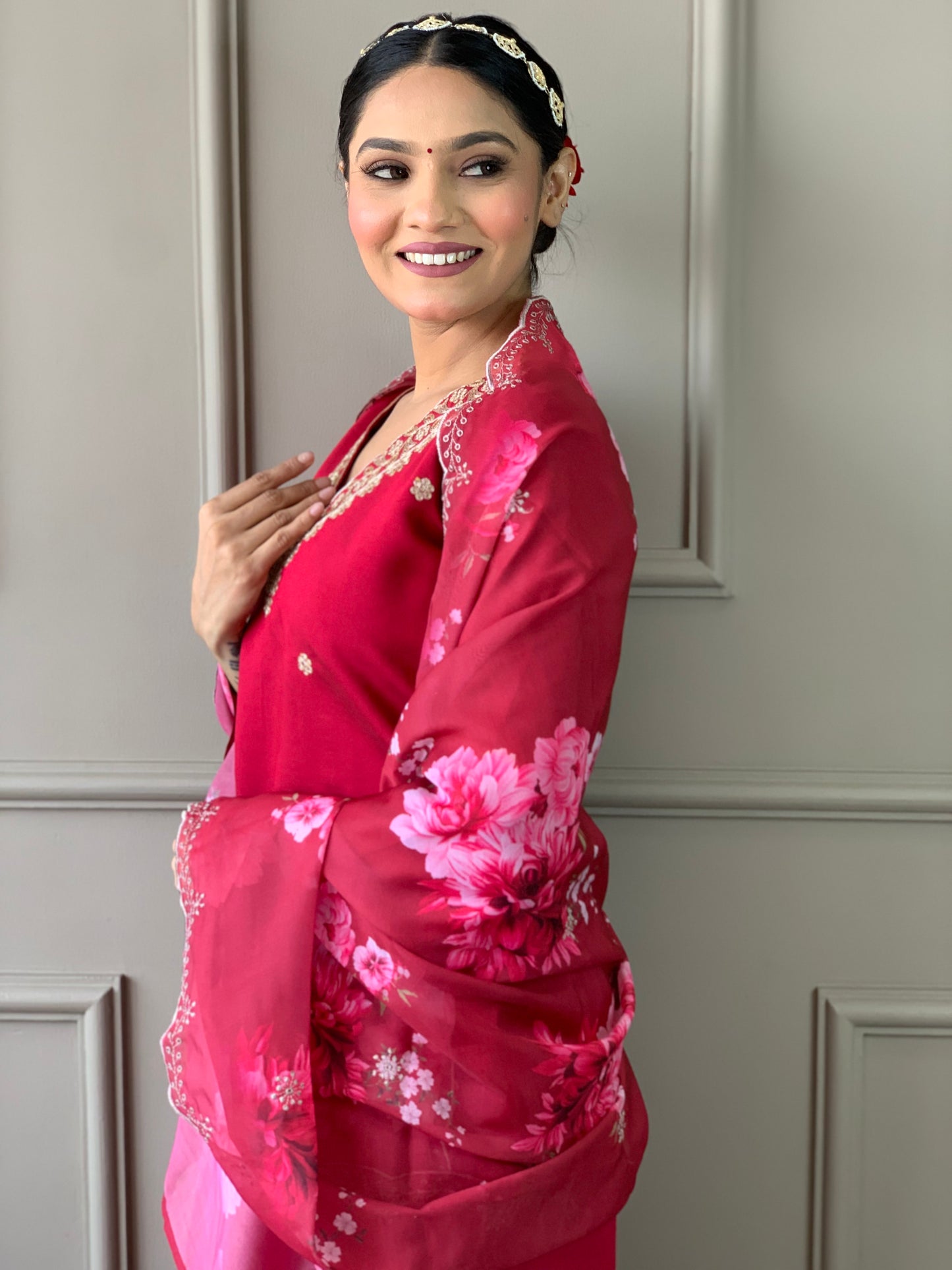 Women’s Viscose Chanderi Kurti Set with Embroidered Nylon Taby Dupatta & Pant – Full Sleeve, Designer V Neck
