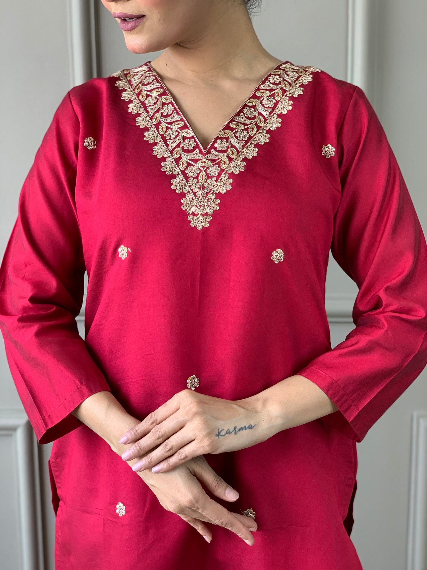 Women’s Viscose Chanderi Kurti Set with Embroidered Nylon Taby Dupatta & Pant – Full Sleeve, Designer V Neck