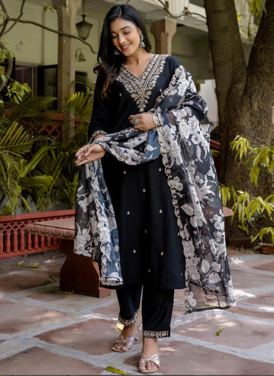 Graceful Heavy Rayon Suit Set with Embroidery & Organza Dupatta – Ready to Wear